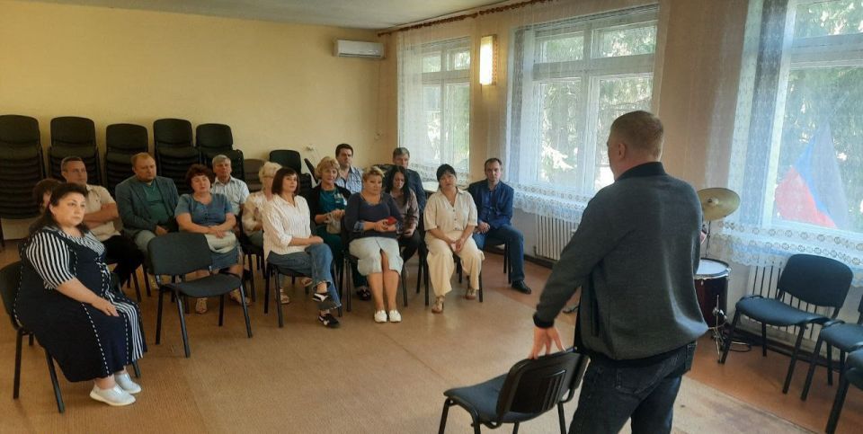 Сергей Юзвинкевич: Провел встречу с трудовым коллективом МКУДО «Володарская детская музыкальная школа им. Д.К. Патричи» Сергей Юзвинкевич: Провел встречу с трудовым коллективом МКУДО «Володарская детская музыкальная школа им. Д.К. Патричи»