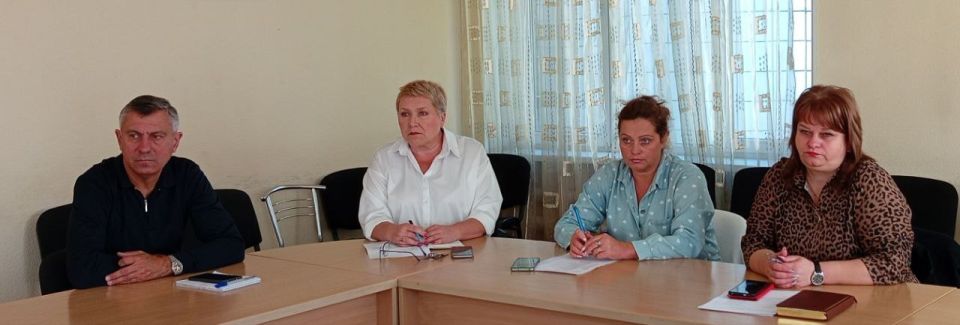 Наталья Бегуненко: Сегодня, 17 сентября, руководитель Управы Петровского внутригородского района Администрации городского округа Донецк Бегуненко Наталья провела еженедельное аппаратное совещание Наталья Бегуненко: Сегодня, 17 сентября, руководитель Управы Петровского внутригородского района Администрации городского округа Донецк Бегуненко Наталья провела еженедельное аппаратное совещание