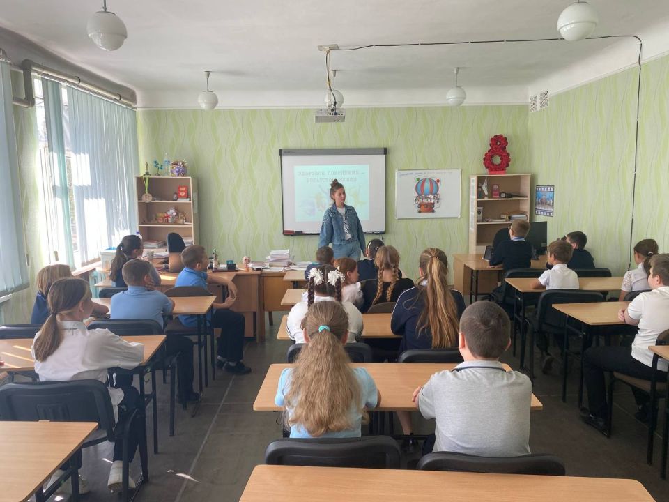 «Здоровое поколение - богатство России» под таким девизом провели встречу с учениками ГБОУ "Школа №151 г.о. Донецк" начальник Моспинского территориального управления и врач ГБУ ДНР "ГБ №12 г. Донецка" «Здоровое поколение - богатство России» под таким девизом провели встречу с учениками ГБОУ "Школа №151 г.о. Донецк" начальник Моспинского территориального управления и врач ГБУ ДНР "ГБ №12 г. Донецка"