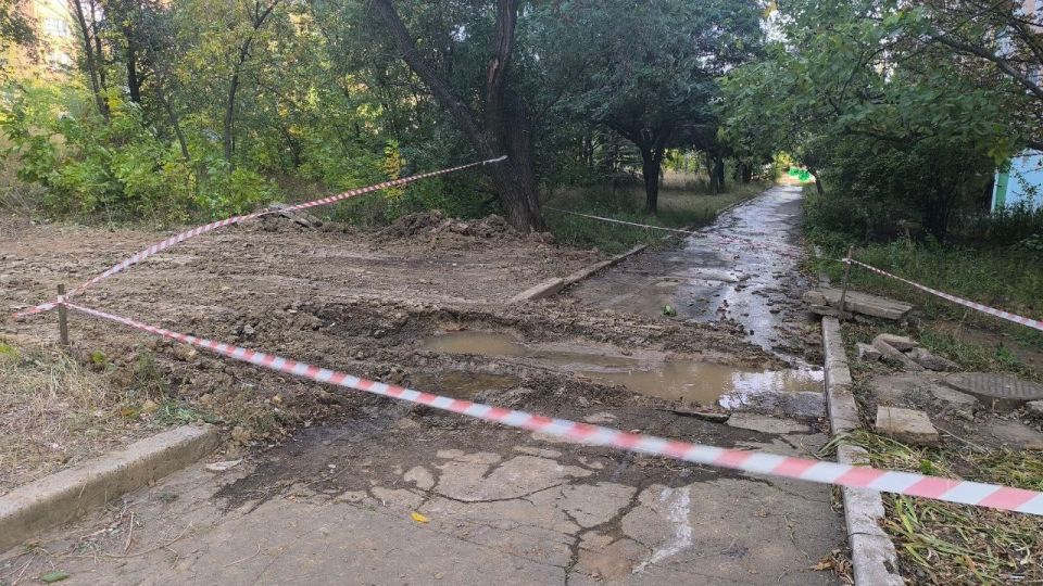 Роман Конев: 16 сентября заместитель председателя Горловского городского совета Евгений Шубин совместно с помощником депутата Народного Совета Донецкой Народной Республики Александром Серёженко посетили адреса порывов... Роман Конев: 16 сентября заместитель председателя Горловского городского совета Евгений Шубин совместно с помощником депутата Народного Совета Донецкой Народной Республики Александром Серёженко посетили адреса порывов...
