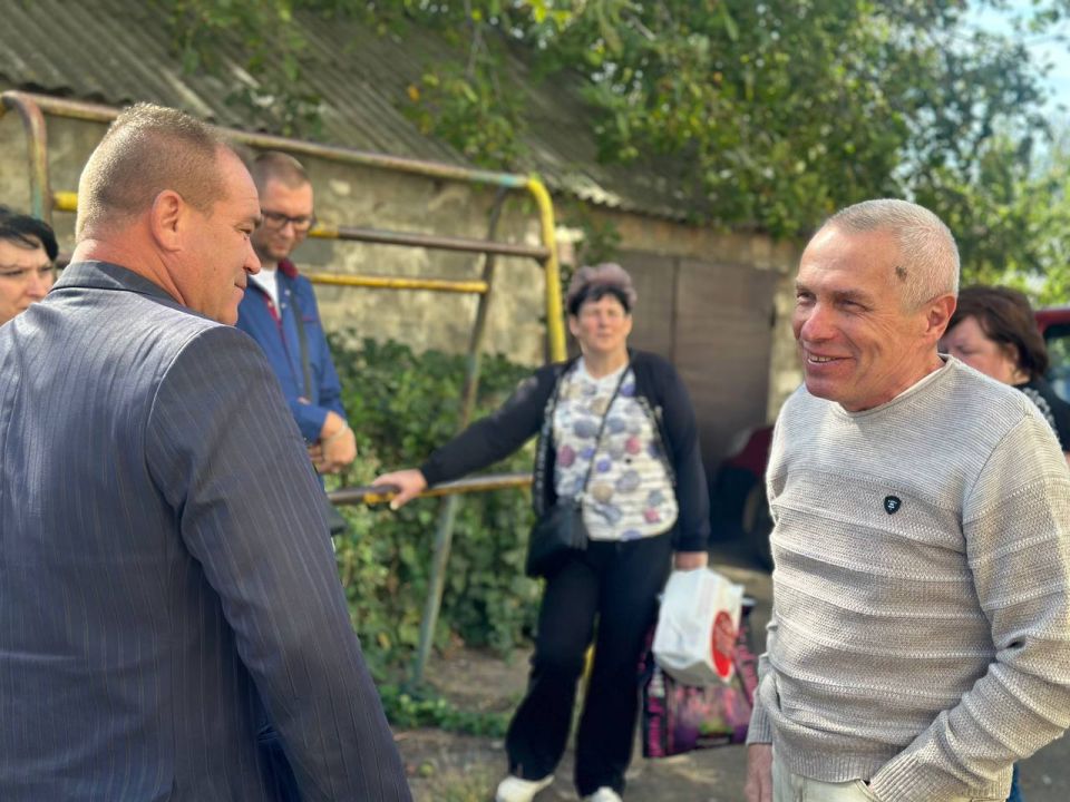 Александр Кузнецов провел встречу с жителями Иловайска: открытый диалог о проблемах ЖКХ Александр Кузнецов провел встречу с жителями Иловайска: открытый диалог о проблемах ЖКХ