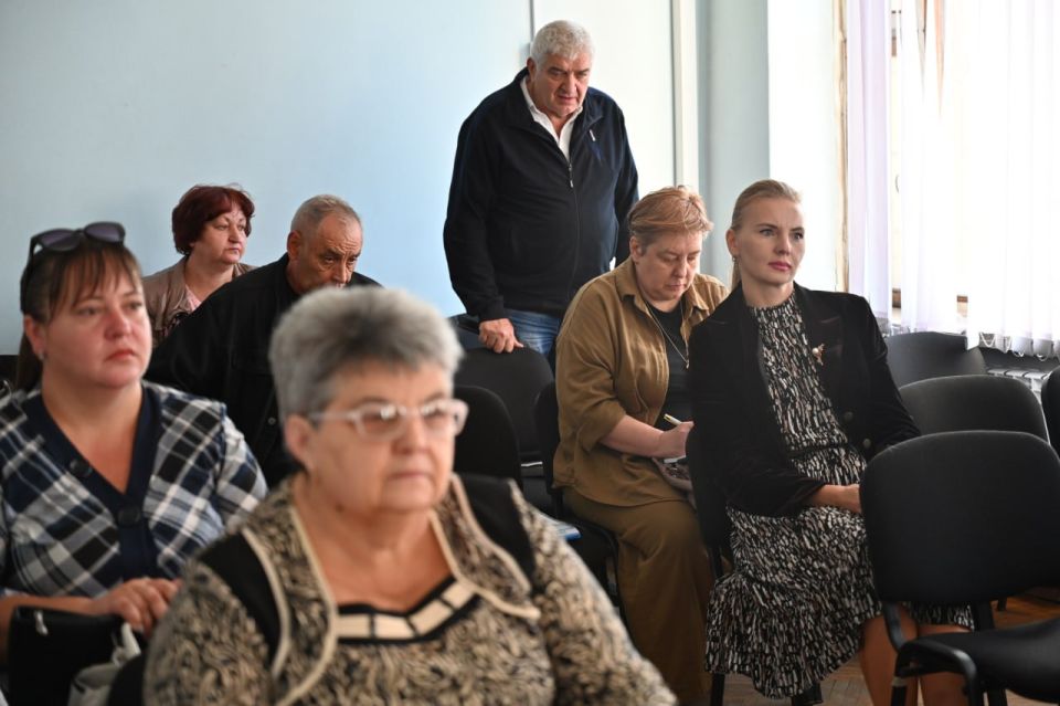 Руководитель управы Куйбышевского внутригородского района Иван Адамец провел аппаратное совещание Руководитель управы Куйбышевского внутригородского района Иван Адамец провел аппаратное совещание