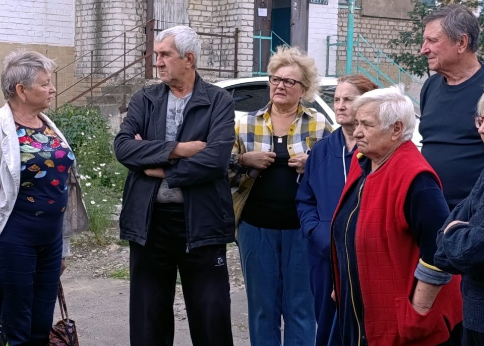 Иван Адамец: В Куйбышевском район состоялась встреча управляющего делами администрации городского округа Донецк Юлии Сницарь с жителями многоквартирного дома №172 на улице Куйбышева Иван Адамец: В Куйбышевском район состоялась встреча управляющего делами администрации городского округа Донецк Юлии Сницарь с жителями многоквартирного дома №172 на улице Куйбышева