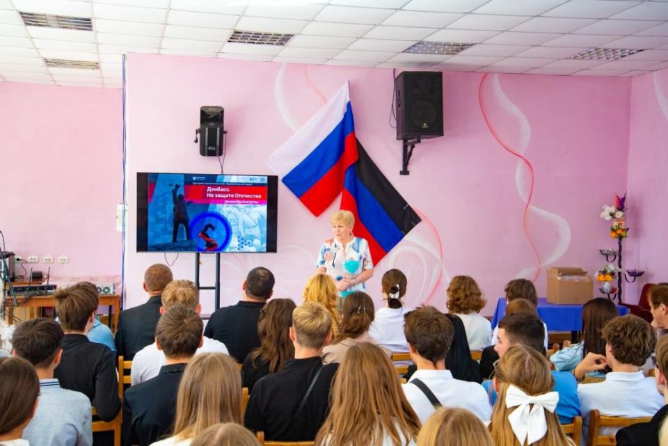 В ДНР показали документальный фильм «Донбасс. На защите Отечества» В ДНР показали документальный фильм «Донбасс. На защите Отечества»