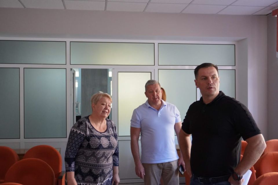 Александр Шатов: Сахалинская делегация оценила ремонт шахтерской школы № 18 Александр Шатов: Сахалинская делегация оценила ремонт шахтерской школы № 18