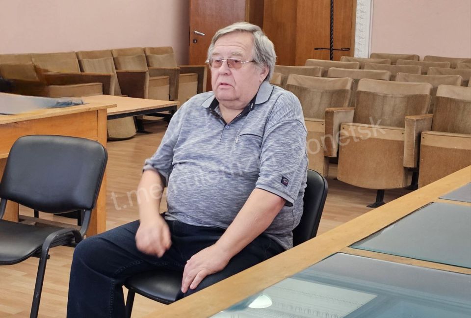 Сегодня советник главы администрации городского округа Донецк провёл приём граждан в общественной приёмной Донецкого городского местного отделения партии «Единая Россия» Сегодня советник главы администрации городского округа Донецк провёл приём граждан в общественной приёмной Донецкого городского местного отделения партии «Единая Россия»