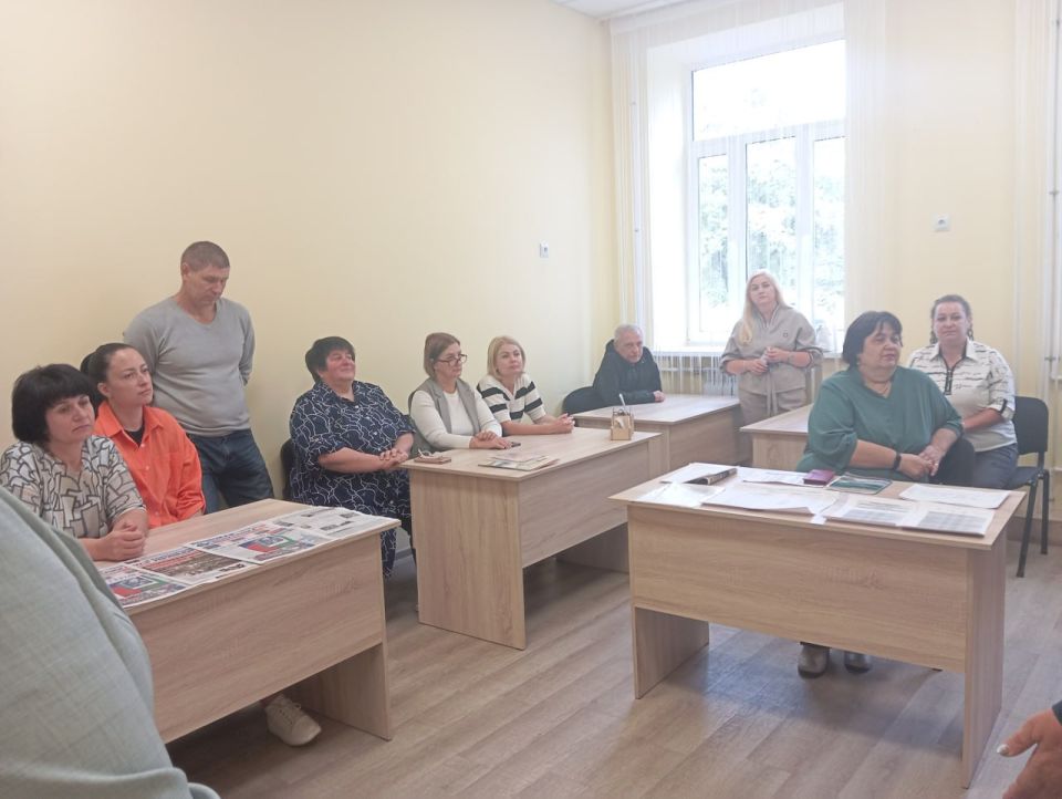 18 сентября начальник Комсомольского территориального управления Администрации Старобешевского муниципального округа Людмила Морщ провела встречу с трудовым коллективом ГБОУ «Комсомольская школа №5 Старобешевского м.о.» 18 сентября начальник Комсомольского территориального управления Администрации Старобешевского муниципального округа Людмила Морщ провела встречу с трудовым коллективом ГБОУ «Комсомольская школа №5 Старобешевского м.о.»