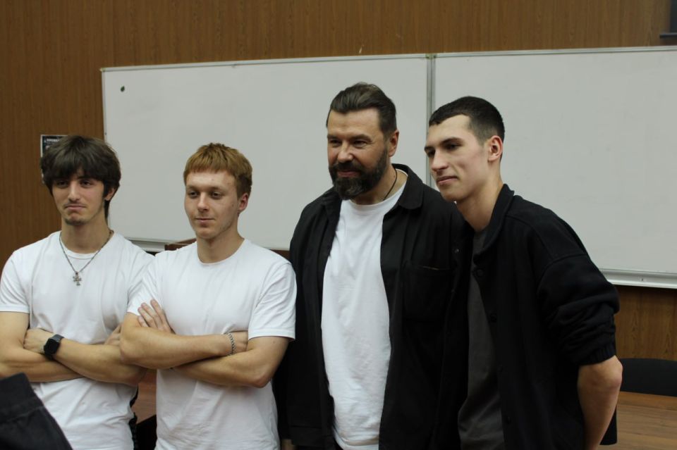 Студенты ДонГУ посмотрели фильм петербургского режиссера «Река Героев» Студенты ДонГУ посмотрели фильм петербургского режиссера «Река Героев»