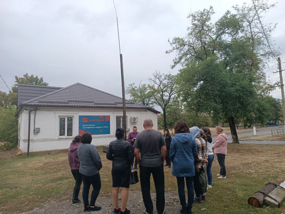Сегодня заместитель главы Администрации Володарского муниципального округа Якименко А. В. провел встречу с жителями села Малоянисоль Сегодня заместитель главы Администрации Володарского муниципального округа Якименко А. В. провел встречу с жителями села Малоянисоль