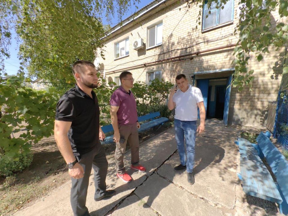 Первый заместитель Министра строительства и развития инфраструктуры Свердловской области Руслан Гарифуллин совместно с председателем Тельмановского Муниципального совета Дмитрием Липчанским и представителями администрации... Первый заместитель Министра строительства и развития инфраструктуры Свердловской области Руслан Гарифуллин совместно с председателем Тельмановского Муниципального совета Дмитрием Липчанским и представителями администрации...