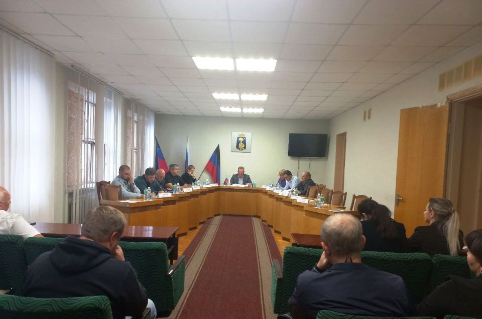 В Управе Пролетарского внутригородского района Администрации городского округа Донецк состоялось выездное заседание Городского штаба по подготовке объектов жизнеобеспечения, социальной сферы и жилищного фонда к работе в... В Управе Пролетарского внутригородского района Администрации городского округа Донецк состоялось выездное заседание Городского штаба по подготовке объектов жизнеобеспечения, социальной сферы и жилищного фонда к работе в...
