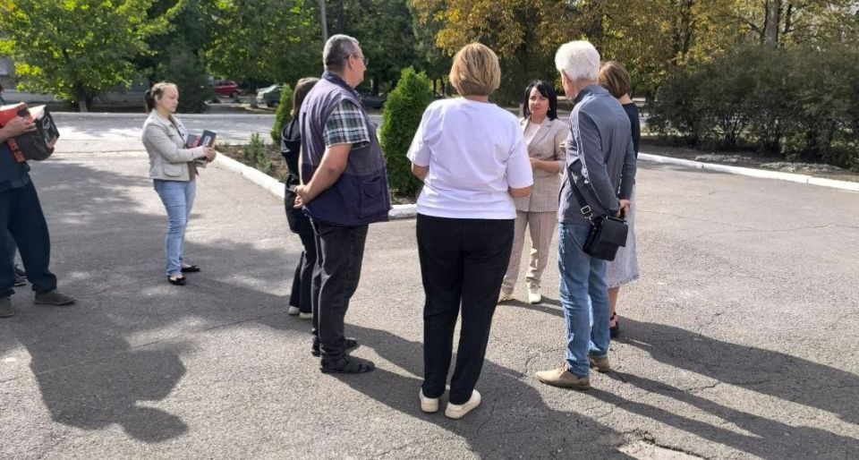 Заместитель главы администрации Волновахского муниципального округа и координатор Женского движения «Единой России» Елена Снисаренко провела встречу с коллективом МБУ «Благодатненский дворец культуры» Заместитель главы администрации Волновахского муниципального округа и координатор Женского движения «Единой России» Елена Снисаренко провела встречу с коллективом МБУ «Благодатненский дворец культуры»