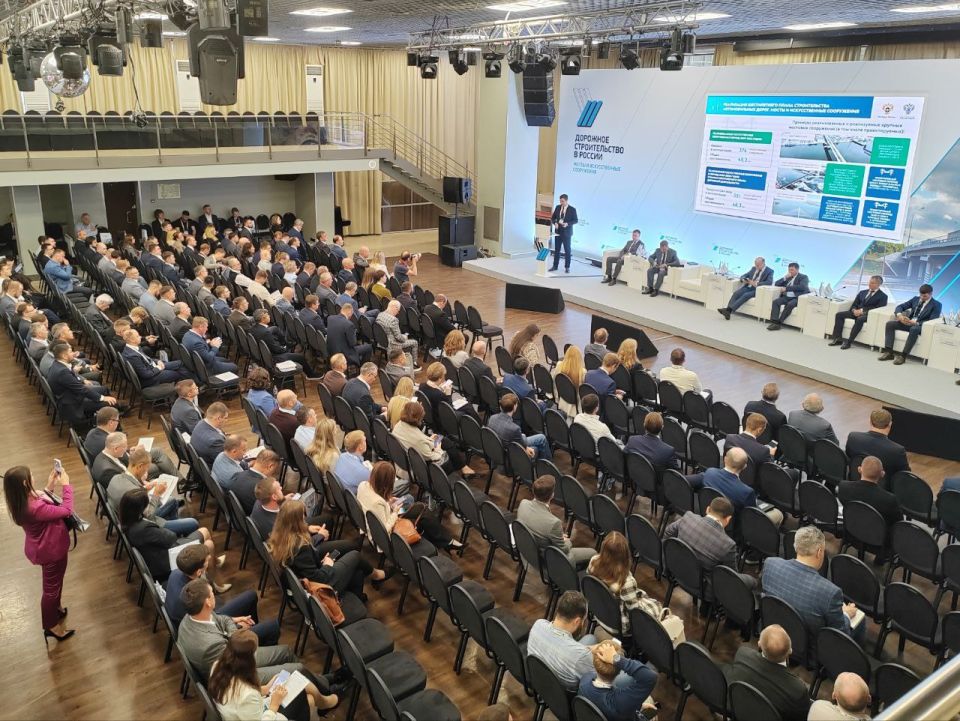 Сегодня в Санкт-Петербурге проходит конференция "Дорожное строительство в России: мосты и искусственные сооружения" Сегодня в Санкт-Петербурге проходит конференция "Дорожное строительство в России: мосты и искусственные сооружения"