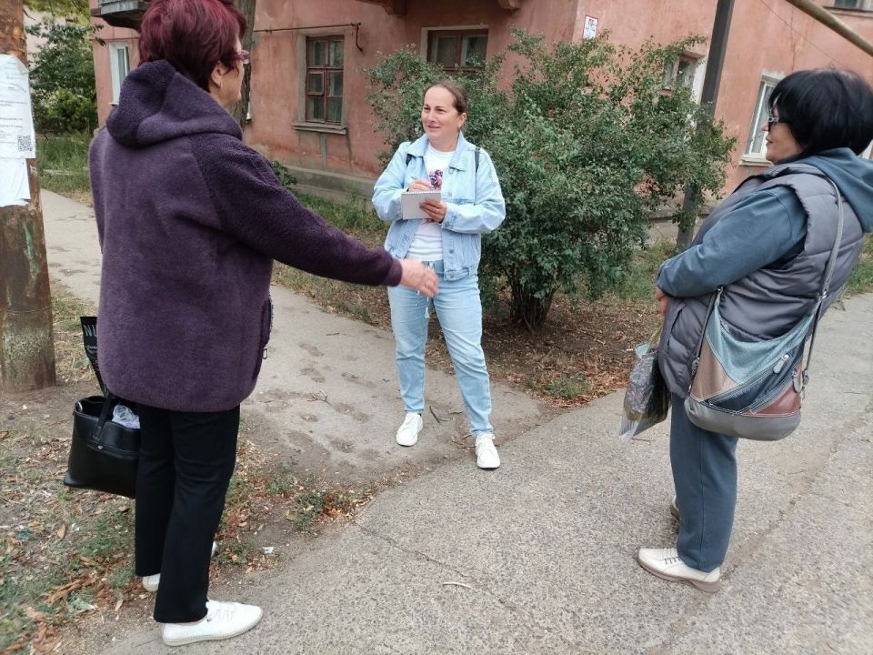 16 сентября 2025 года, начальник Светлодарского территориального отдела управления по работе с территориальными органами администрации городского округа Дебальцево Юлия Шевченко встретилась с жителями города Светлодарск 16 сентября 2025 года, начальник Светлодарского территориального отдела управления по работе с территориальными органами администрации городского округа Дебальцево Юлия Шевченко встретилась с жителями города Светлодарск