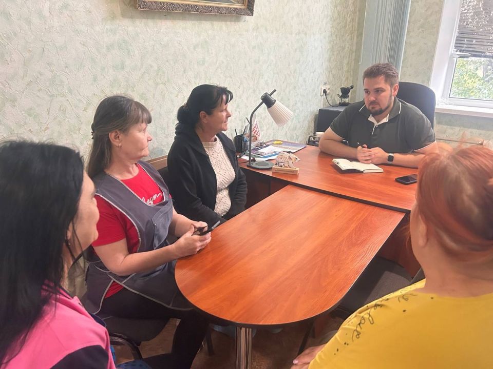Роман Конев: ВСТРЕЧИ С НАСЕЛЕНИЕМ. 18 сентября 2025 года депутаты Горловского городского совета от фракции «Единая Россия» - Светлана Евсеенко, Николай Гальченко, Сергей Медведев, Алексей Костин в рамках исполнения поручения... Роман Конев: ВСТРЕЧИ С НАСЕЛЕНИЕМ. 18 сентября 2025 года депутаты Горловского городского совета от фракции «Единая Россия» - Светлана Евсеенко, Николай Гальченко, Сергей Медведев, Алексей Костин в рамках исполнения поручения...