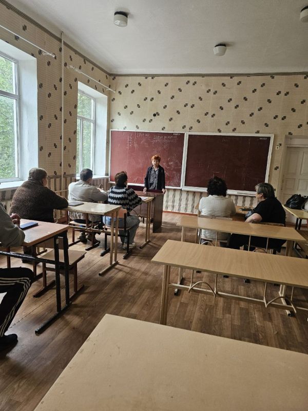 Иван Приходько: Сегодня, 18 сентября, во исполнение поручения Главы Донецкой Народной Республики Дениса Пушилина состоялись встречи лидеров общественного мнения Анны Ходуновой, Виктории Ляшенко и Ларисы Кочиной с жителями... Иван Приходько: Сегодня, 18 сентября, во исполнение поручения Главы Донецкой Народной Республики Дениса Пушилина состоялись встречи лидеров общественного мнения Анны Ходуновой, Виктории Ляшенко и Ларисы Кочиной с жителями...
