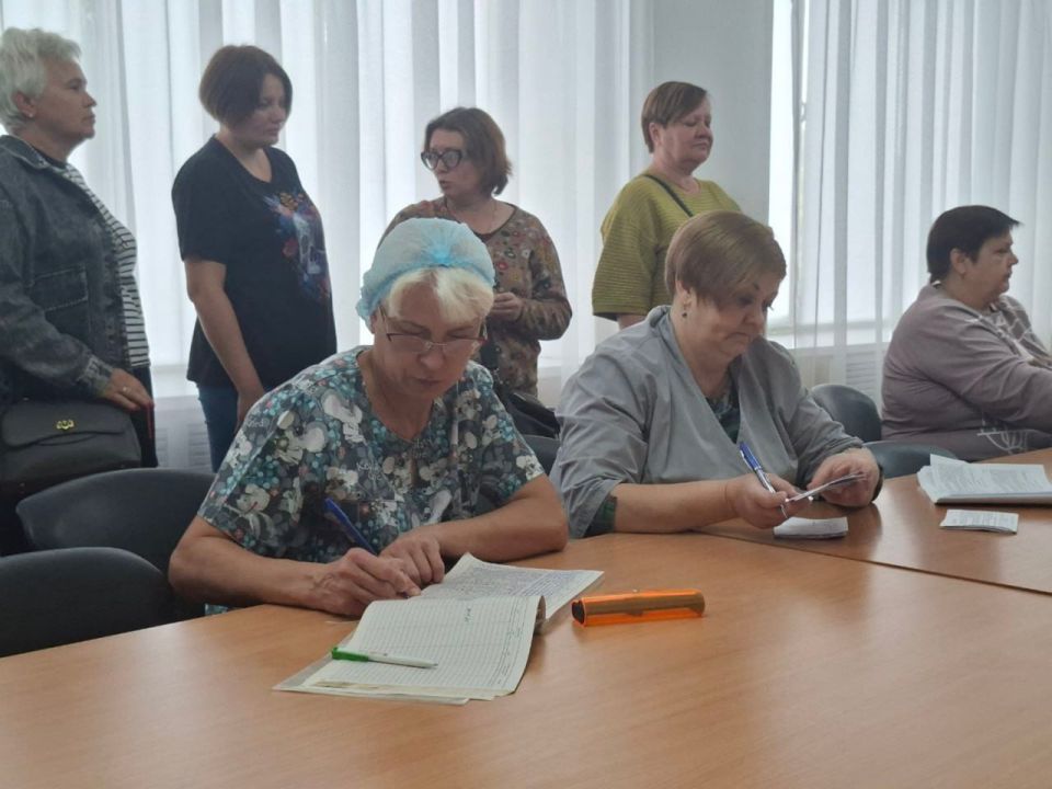 Сегодня, 18 сентября 2025 года, в здании администрации городского округа Дебальцево, для минимального отрыва работников от производства сотрудниками ГБУ ДНР ЦГБ «г. Дебальцево» проведена выездная вакцинация против гриппа Сегодня, 18 сентября 2025 года, в здании администрации городского округа Дебальцево, для минимального отрыва работников от производства сотрудниками ГБУ ДНР ЦГБ «г. Дебальцево» проведена выездная вакцинация против гриппа