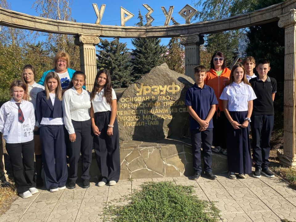 В рамках партпроекта «Культура малой Родины» урзуфские школьники посетили памятные места родного села В рамках партпроекта «Культура малой Родины» урзуфские школьники посетили памятные места родного села