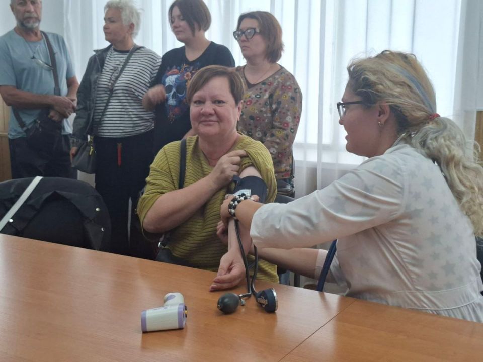 Сегодня, 18 сентября 2025 года, в здании администрации городского округа Дебальцево, для минимального отрыва работников от производства сотрудниками ГБУ ДНР ЦГБ «г. Дебальцево» проведена выездная вакцинация против гриппа Сегодня, 18 сентября 2025 года, в здании администрации городского округа Дебальцево, для минимального отрыва работников от производства сотрудниками ГБУ ДНР ЦГБ «г. Дебальцево» проведена выездная вакцинация против гриппа