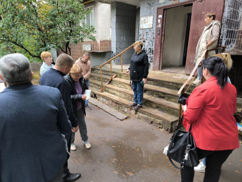 Юрий Атаманов: СХОДЫ ГРАЖДАН. Подача воды по графику и готовность служб к отопительному сезону — эти темы стали главным предметом обсуждения на сегодняшней встрече с жителями улицы Днепродзержинская Юрий Атаманов: СХОДЫ ГРАЖДАН. Подача воды по графику и готовность служб к отопительному сезону — эти темы стали главным предметом обсуждения на сегодняшней встрече с жителями улицы Днепродзержинская