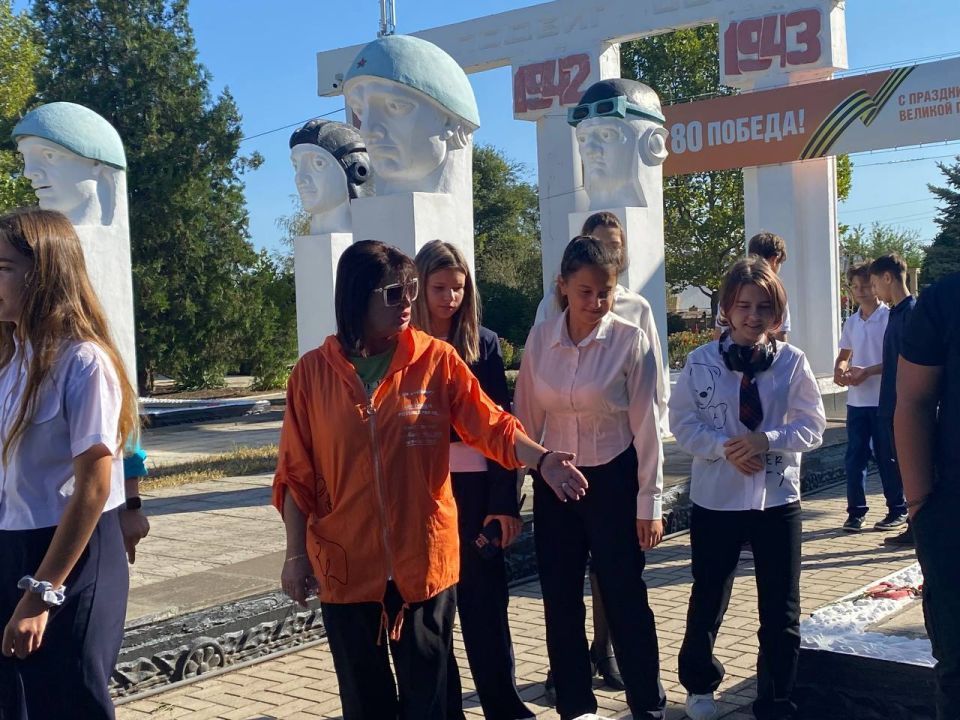 В рамках партпроекта «Культура малой Родины» урзуфские школьники посетили памятные места родного села В рамках партпроекта «Культура малой Родины» урзуфские школьники посетили памятные места родного села