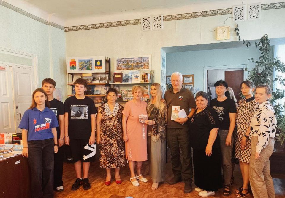 Презентация книги «Помните: мы победили и вы - победите!» в Торезе: Вокальная эпопея, вдохновленная подвигами прошлого и настоящего Презентация книги «Помните: мы победили и вы - победите!» в Торезе: Вокальная эпопея, вдохновленная подвигами прошлого и настоящего