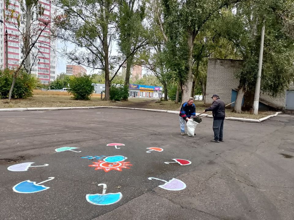 Сегодня, 18 сентября 2025 года, по поручению Главы Республики Дениса Пушилина, в рамках проекта «Городская среда», реализуемого Единой Россией , работники предприятий Кировского района приняли участие в традиционной... Сегодня, 18 сентября 2025 года, по поручению Главы Республики Дениса Пушилина, в рамках проекта «Городская среда», реализуемого Единой Россией , работники предприятий Кировского района приняли участие в традиционной...