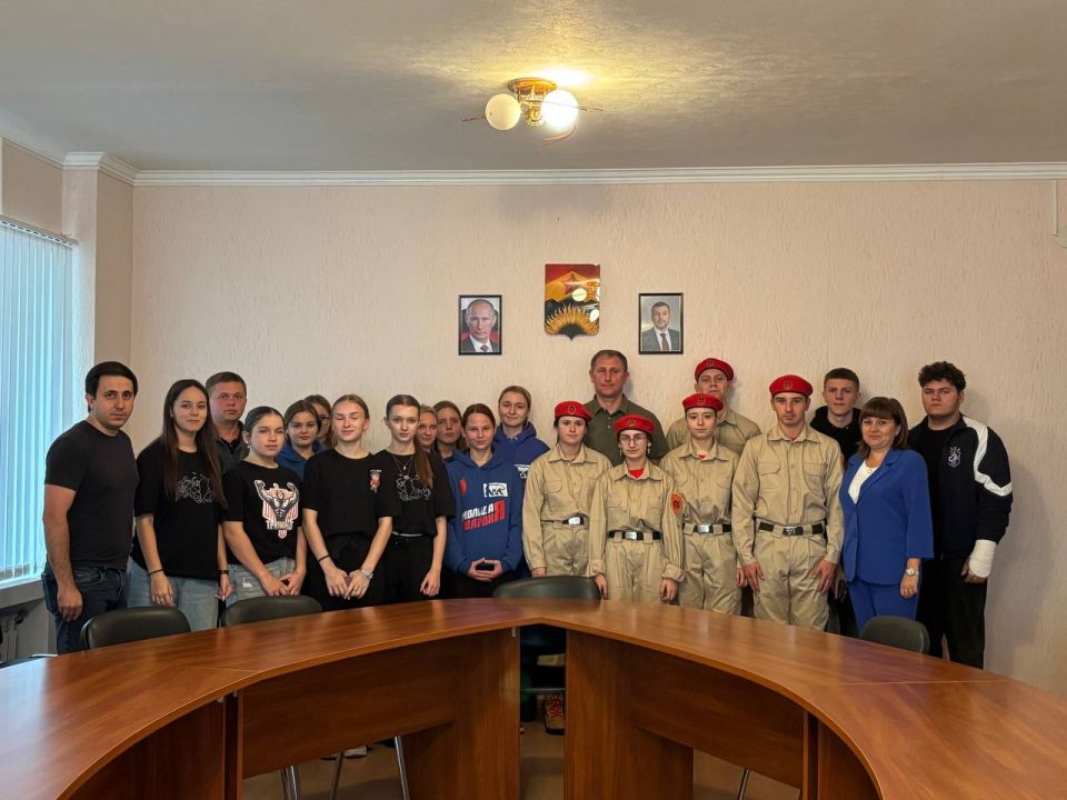 Александр Шатов: Провел встречу с представителями молодежных организаций города Ждановка Александр Шатов: Провел встречу с представителями молодежных организаций города Ждановка