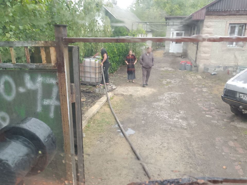 Для обеспечения водой жителей района Управой Кировского внутригородского района при поддержке региона-шефа Московская область ежедневно осуществляется подвоз воды для жителей домов, в которые в установленный графиком день не... Для обеспечения водой жителей района Управой Кировского внутригородского района при поддержке региона-шефа Московская область ежедневно осуществляется подвоз воды для жителей домов, в которые в установленный графиком день не...