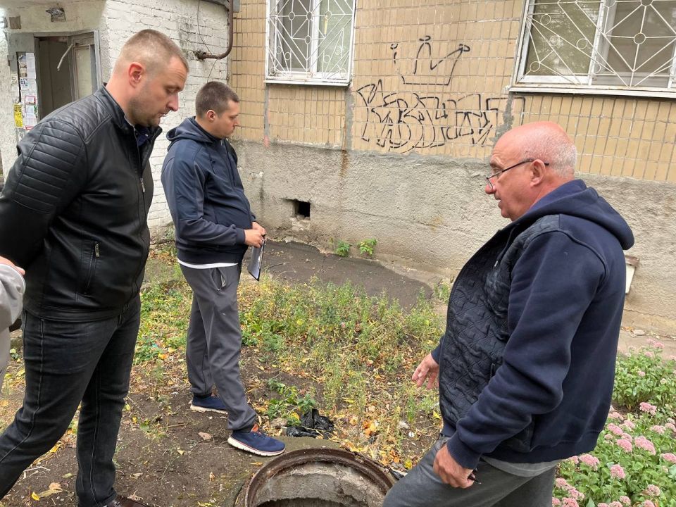 Сегодня первый заместитель главы Администрации городского округа Харцызск Олег Захаров в Харцызске провёл сход граждан по адресу: ул. Нахимова, 72, на котором были обсуждены актуальные вопросы и проблемы, волнующие местных... Сегодня первый заместитель главы Администрации городского округа Харцызск Олег Захаров в Харцызске провёл сход граждан по адресу: ул. Нахимова, 72, на котором были обсуждены актуальные вопросы и проблемы, волнующие местных...