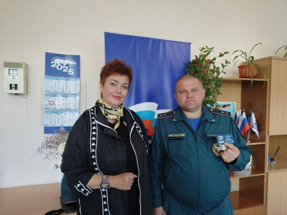 Новые члены Всероссийской политической партии «Единая Россия» получили свои членские билеты Новые члены Всероссийской политической партии «Единая Россия» получили свои членские билеты