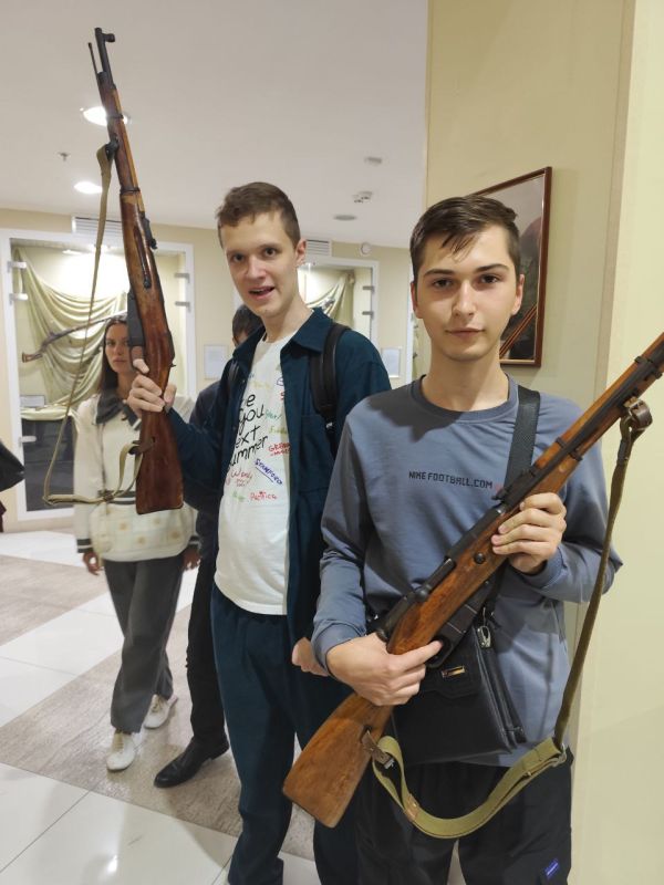 17 и 18 сентября первокурсники учетно-финансового факультета вместе с заместителем декана по воспитательной и социальной работе Людмилой Михальской и куратором Александром Лукьянчуком посетили музей Великой Отечественной... 17 и 18 сентября первокурсники учетно-финансового факультета вместе с заместителем декана по воспитательной и социальной работе Людмилой Михальской и куратором Александром Лукьянчуком посетили музей Великой Отечественной...