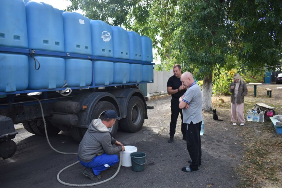 В Кировском продолжается подвоз воды В Кировском продолжается подвоз воды