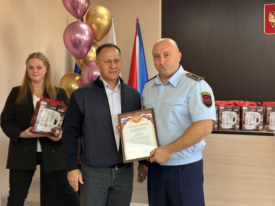 За труд на благо родного края: депутаты и аппарат Ясиноватского совета отмечены благодарностями! За труд на благо родного края: депутаты и аппарат Ясиноватского совета отмечены благодарностями!