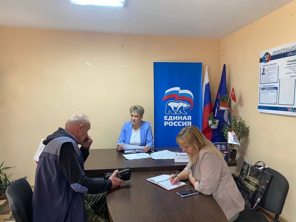 Сегодня в Общественной приемной состоялся прием депутата Ясиноватского муниципального совета ДНР первого созыва Исаенко Елены Леонидовны Сегодня в Общественной приемной состоялся прием депутата Ясиноватского муниципального совета ДНР первого созыва Исаенко Елены Леонидовны