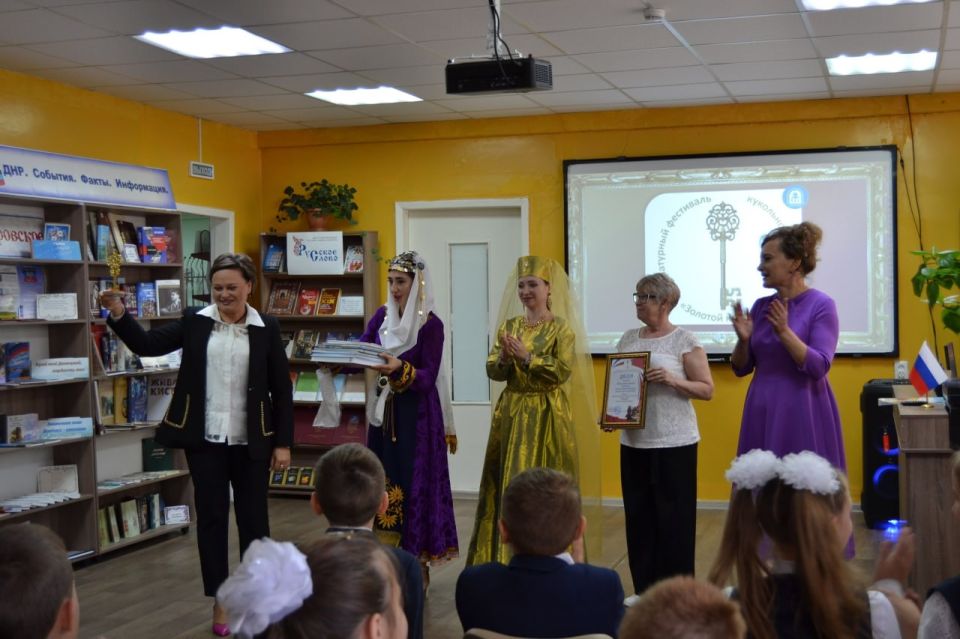 Юные артисты Кировского заняли первое место в Литературном фестивале кукольного мастерства «Золотой ключик» Юные артисты Кировского заняли первое место в Литературном фестивале кукольного мастерства «Золотой ключик»