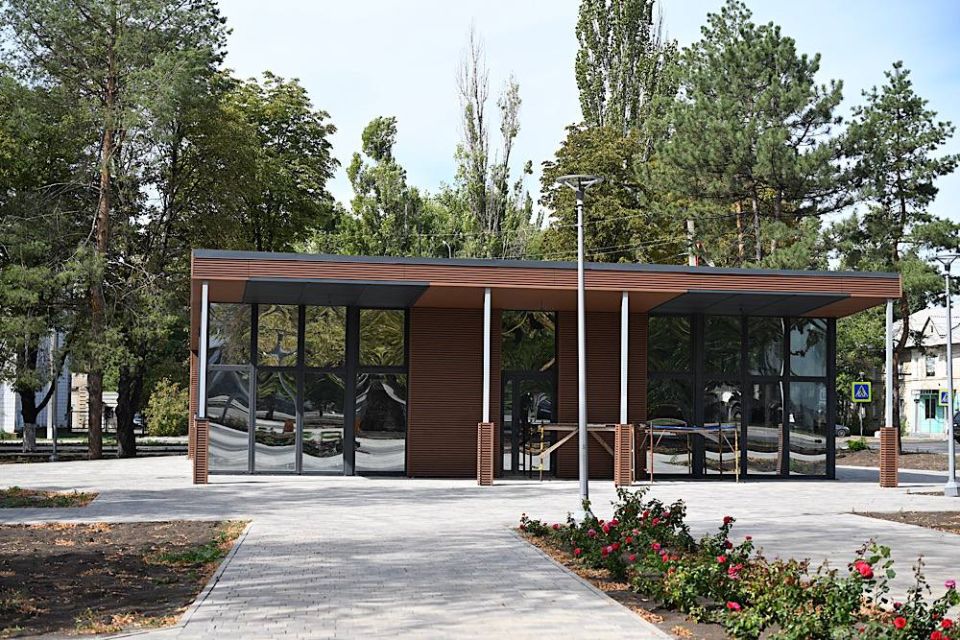 В ноябре завершатся работы по благоустройству сквера в центре Шахтерска В ноябре завершатся работы по благоустройству сквера в центре Шахтерска