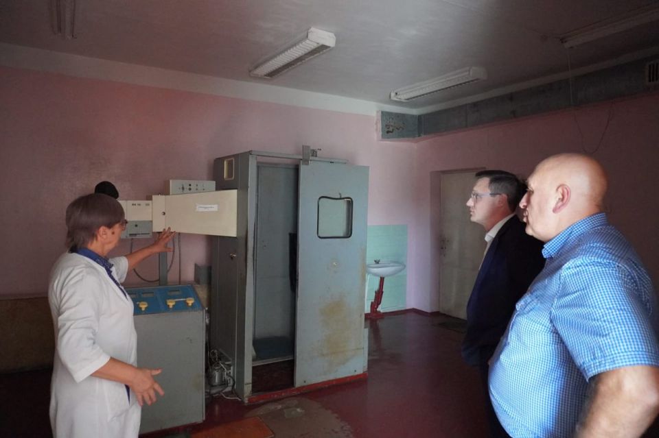 Сахалинский министр осмотрел шахтерскую Центральную городскую больницу Сахалинский министр осмотрел шахтерскую Центральную городскую больницу