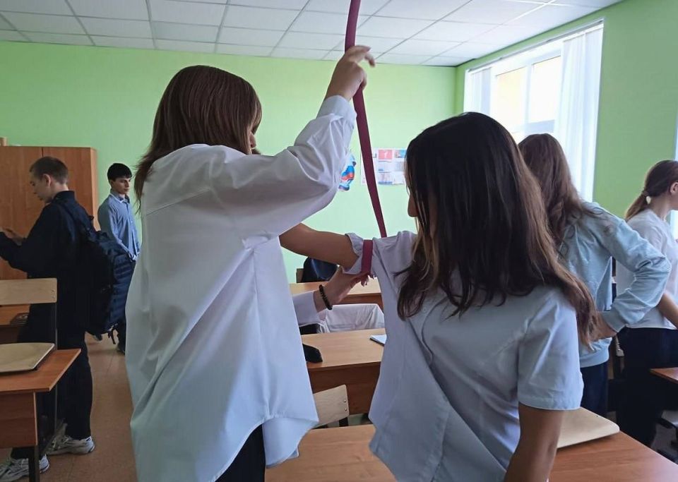 «Школа антитеррора»: В Мариуполе учеников обучали навыкам, необходимым в экстренных ситуациях «Школа антитеррора»: В Мариуполе учеников обучали навыкам, необходимым в экстренных ситуациях