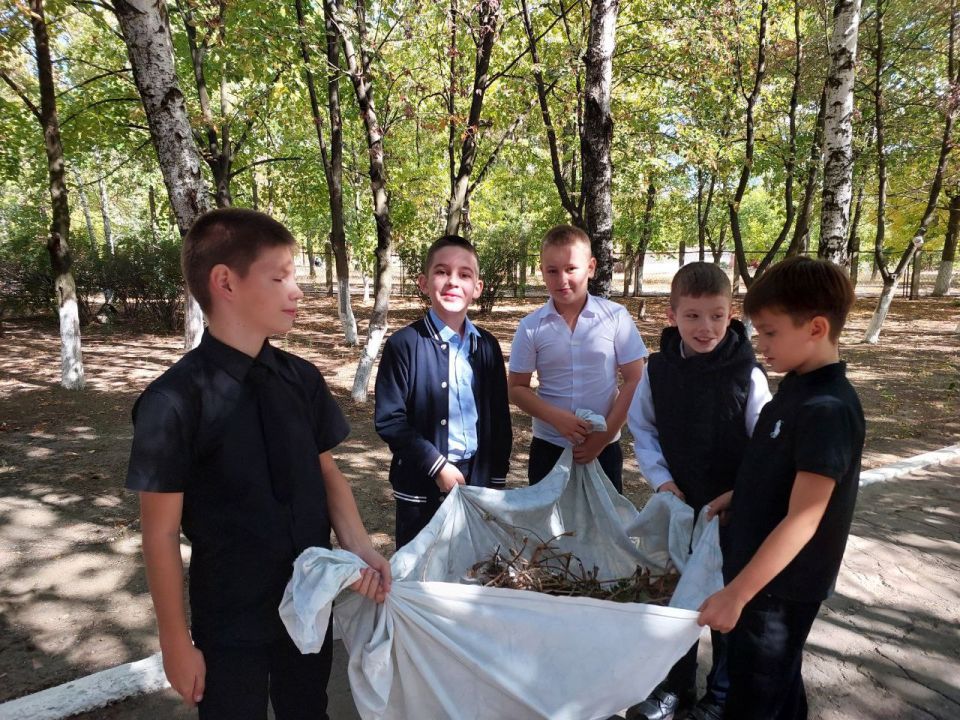 Ждановка активно участвует во Всероссийском субботнике «Зеленая Россия» Ждановка активно участвует во Всероссийском субботнике «Зеленая Россия»