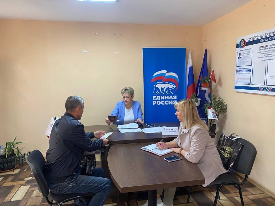 Сегодня в Общественной приемной состоялся прием депутата Ясиноватского муниципального совета ДНР первого созыва Исаенко Елены Леонидовны Сегодня в Общественной приемной состоялся прием депутата Ясиноватского муниципального совета ДНР первого созыва Исаенко Елены Леонидовны