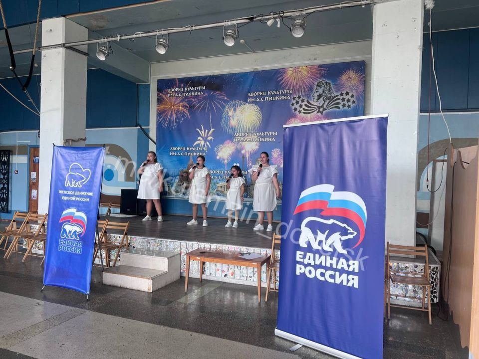Сегодня в рамках проекта «Мир возможностей» партии «Единая Россия» во Дворце культуры им. А.С Пушкина прошла игровая программа «Мир, который нужен мне!», посвященная Международному дню мира Сегодня в рамках проекта «Мир возможностей» партии «Единая Россия» во Дворце культуры им. А.С Пушкина прошла игровая программа «Мир, который нужен мне!», посвященная Международному дню мира