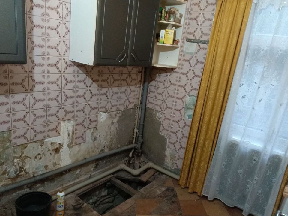 Жители дома в Макеевке остались без воды и квартир после «ремонта» ЖЭКа Жители дома в Макеевке остались без воды и квартир после «ремонта» ЖЭКа