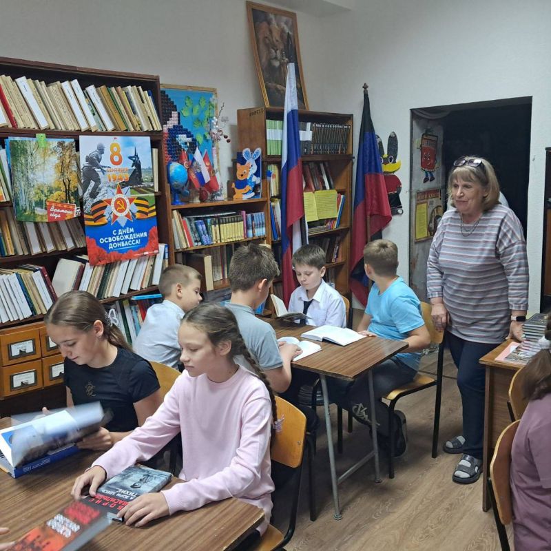 Сегодня, 18 сентября, в стенах библиотек общеобразовательных учреждений прошли беседы с учениками Сегодня, 18 сентября, в стенах библиотек общеобразовательных учреждений прошли беседы с учениками