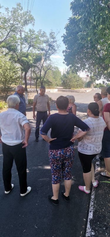 Сегодня депутат Тельмановского муниципального совета Владимир Ермак встретился с жителями посёлка Тельманово для обсуждения актуальных вопросов, связанных с улучшением инфраструктуры и повышением качества предоставляемых... Сегодня депутат Тельмановского муниципального совета Владимир Ермак встретился с жителями посёлка Тельманово для обсуждения актуальных вопросов, связанных с улучшением инфраструктуры и повышением качества предоставляемых...