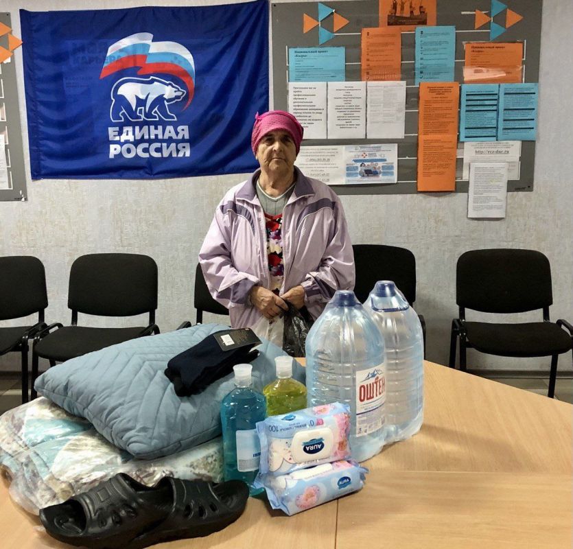 Добрые дела. Народный Фронт Донецкой Народной Республики передали гуманитарную помощь Женскому движению Единая Россия, Совету женщин г. Дебальцево , председателем которой является депутат городского совета Наталья Сиренко Добрые дела. Народный Фронт Донецкой Народной Республики передали гуманитарную помощь Женскому движению Единая Россия, Совету женщин г. Дебальцево , председателем которой является депутат городского совета Наталья Сиренко