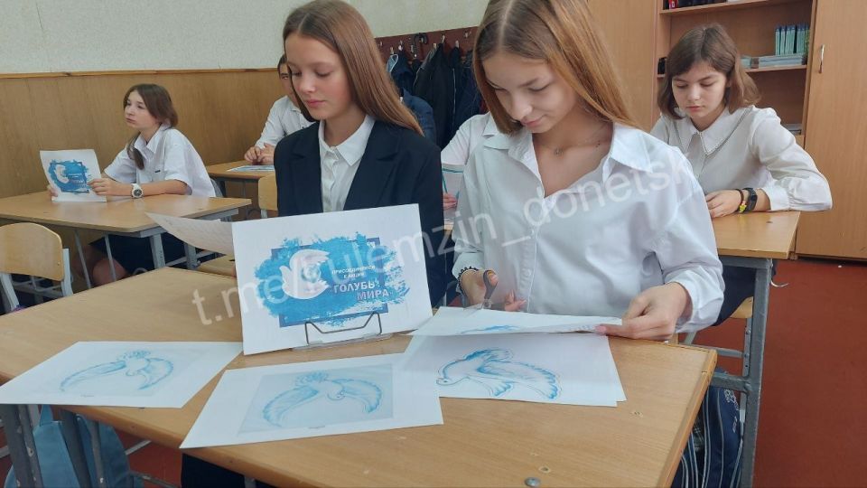 Сегодня в стенах школы №9 состоялось мероприятие в рамках международного проекта «Единый час духовности «Голубь мира» Сегодня в стенах школы №9 состоялось мероприятие в рамках международного проекта «Единый час духовности «Голубь мира»