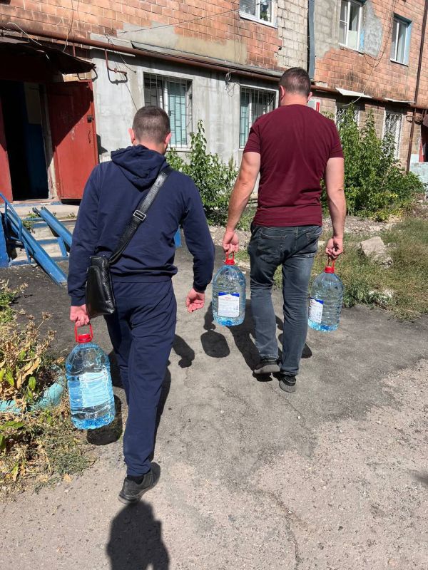 Продолжаем организовывать развозы воды Продолжаем организовывать развозы воды