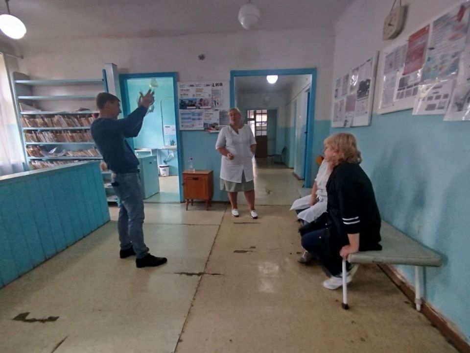 18 сентября начальник Марьяновского территориального отдела Администрации Старобешевского муниципального округа Пефтиев Николай провёл встречу с сотрудниками Марьяновской амбулатории 18 сентября начальник Марьяновского территориального отдела Администрации Старобешевского муниципального округа Пефтиев Николай провёл встречу с сотрудниками Марьяновской амбулатории
