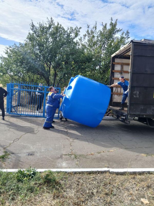 Владимирская область привезла 10 емкостей для воды в Кировское Владимирская область привезла 10 емкостей для воды в Кировское